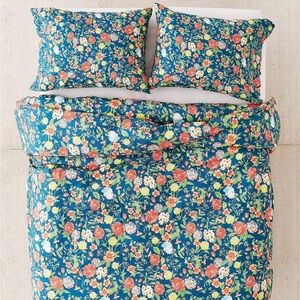 Plumb & Bow Amara Duvet Cover + 2 Pillow Cases